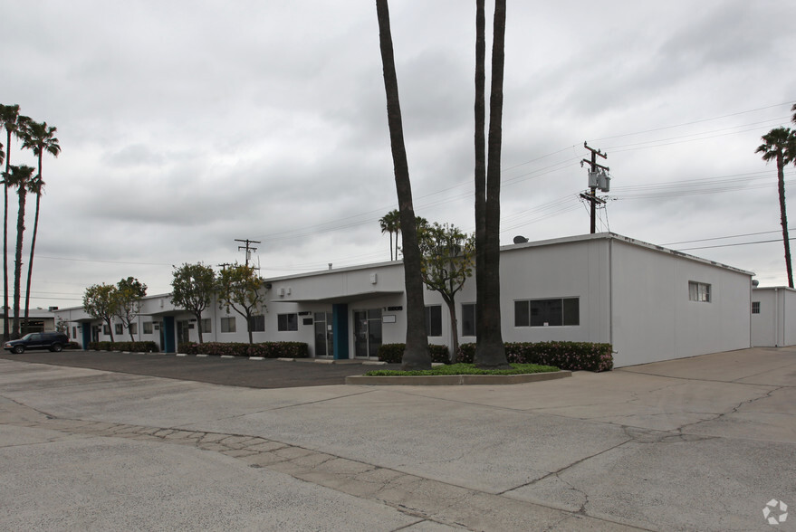 2203-2215 S Grand Ave, Santa Ana, CA for rent - Primary Photo - Image 1 of 7