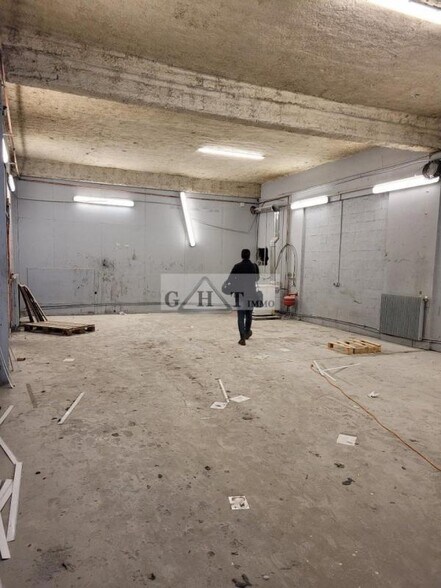 Retail in Morsang-sur-Orge to rent - Interior Photo - Image 2 of 3