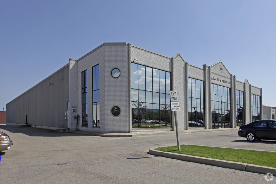 260 Superior Blvd, Mississauga, ON for sale - Primary Photo - Image 1 of 1