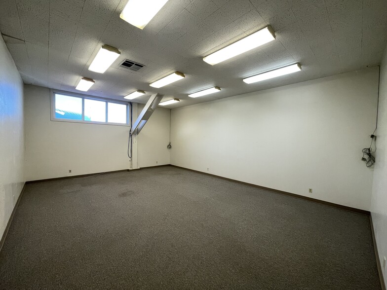 3318 Howard St, Mcclellan, CA for rent - Interior Photo - Image 3 of 4