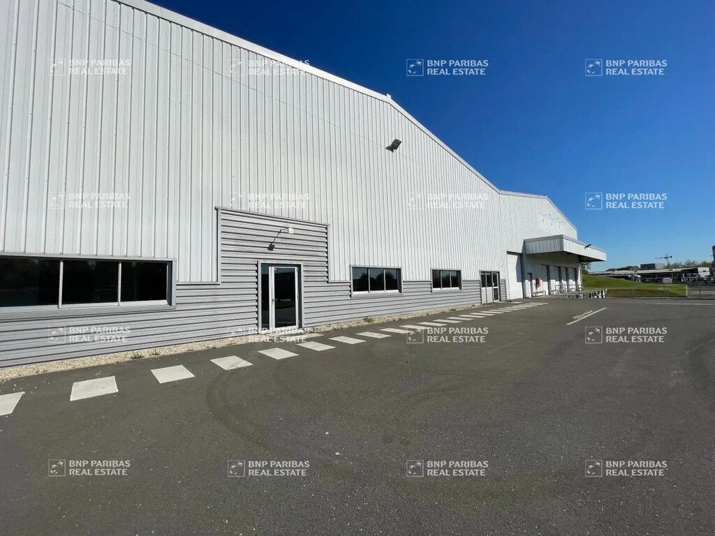 Location Local d'activités 4 550 m² - Photo 1