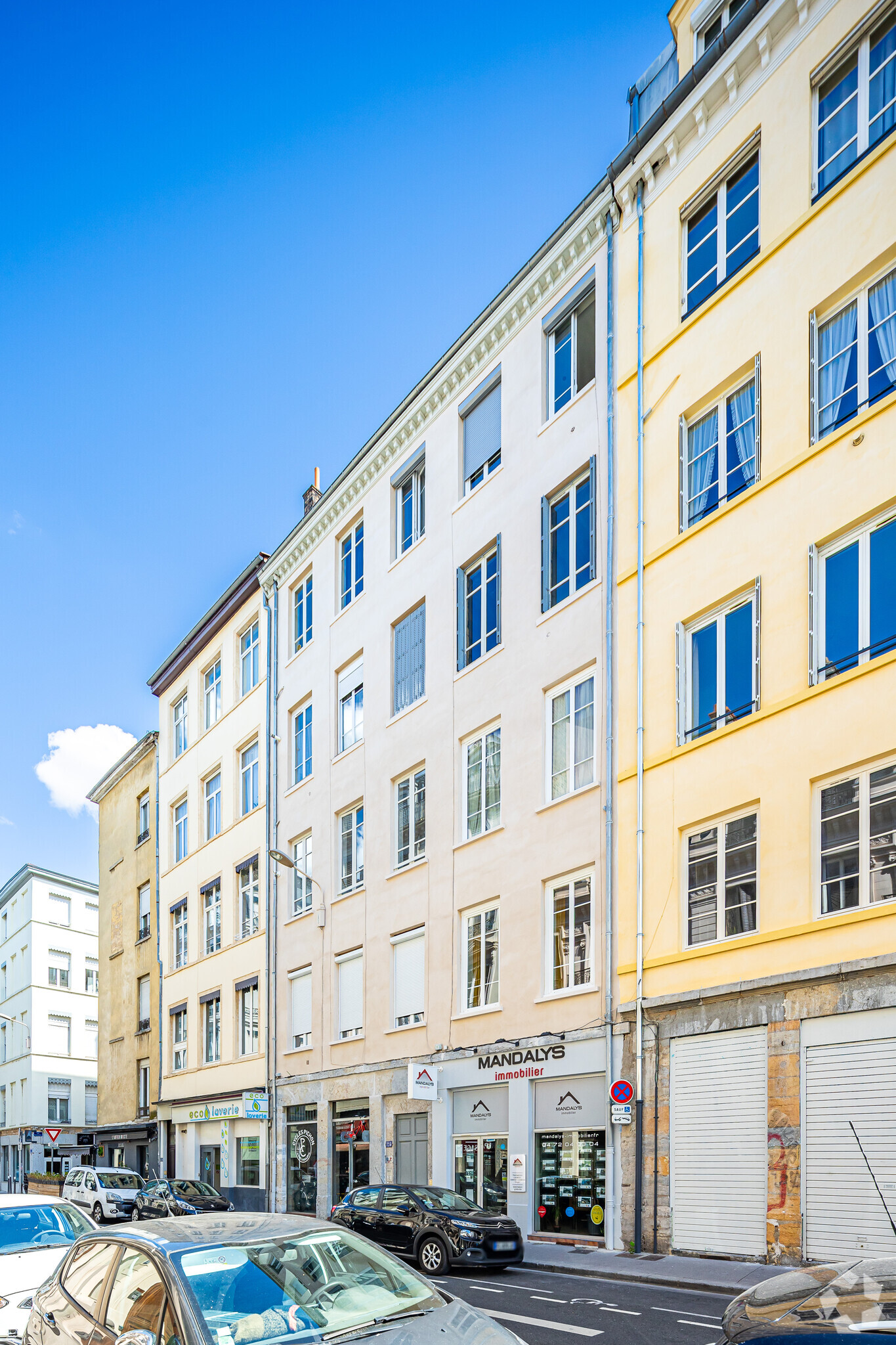 Retail in Lyon to rent Primary Photo- Image 1 of 4