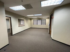 10700 Medlock Bridge Rd, Duluth, GA for rent Building Photo- Image 2 of 5