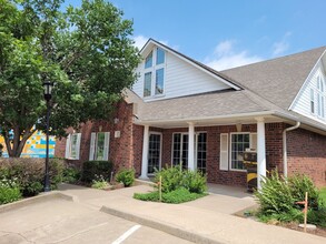 17 E Hurd St, Edmond, OK for rent Building Photo- Image 1 of 27