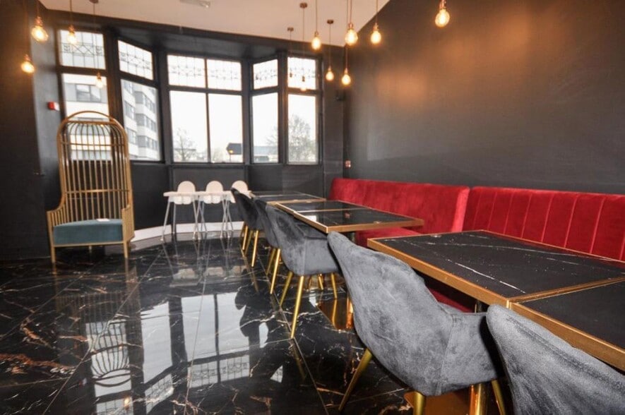 35 Goldington Rd, Bedford to rent - Building Photo - Image 2 of 16