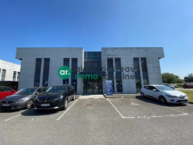 Location Bureaux 127 m² - Photo 1