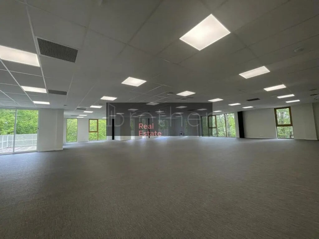 Location Bureaux 289 m² - Photo 1
