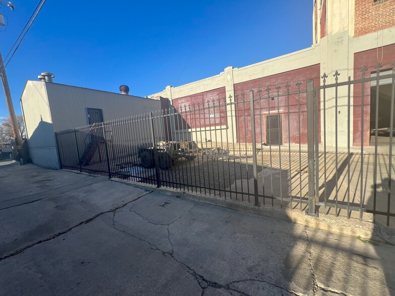 805 8th St, Los Banos, CA for rent - Building Photo - Image 3 of 19