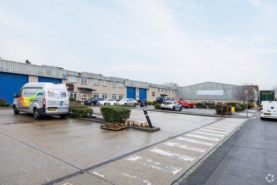 Tannery Clos, Beckenham to rent - Building Photo - Image 1 of 2