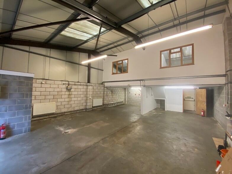 Old Sarum, Salisbury to rent - Building Photo - Image 2 of 3