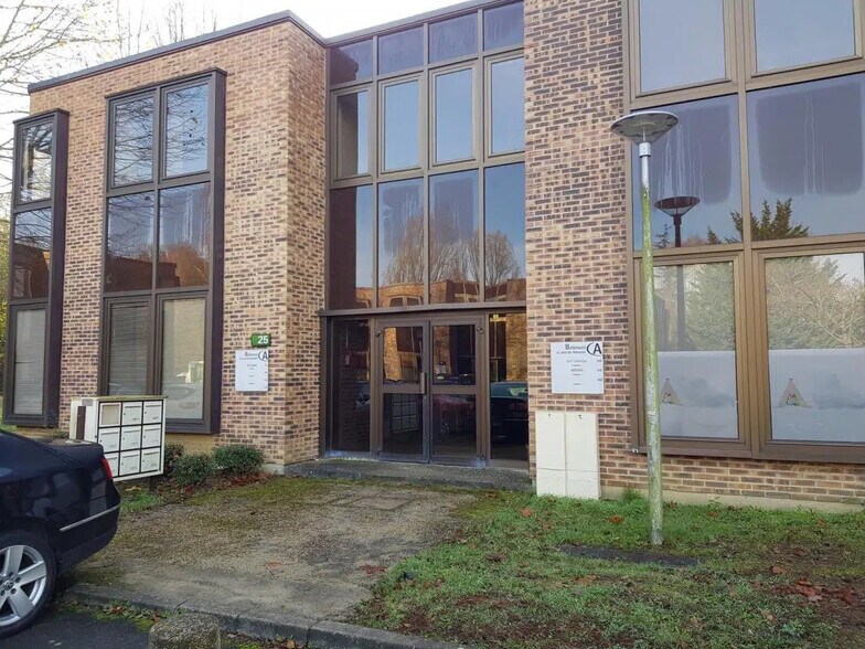 Office in Croissy-Beaubourg to rent - Building Photo - Image 3 of 13