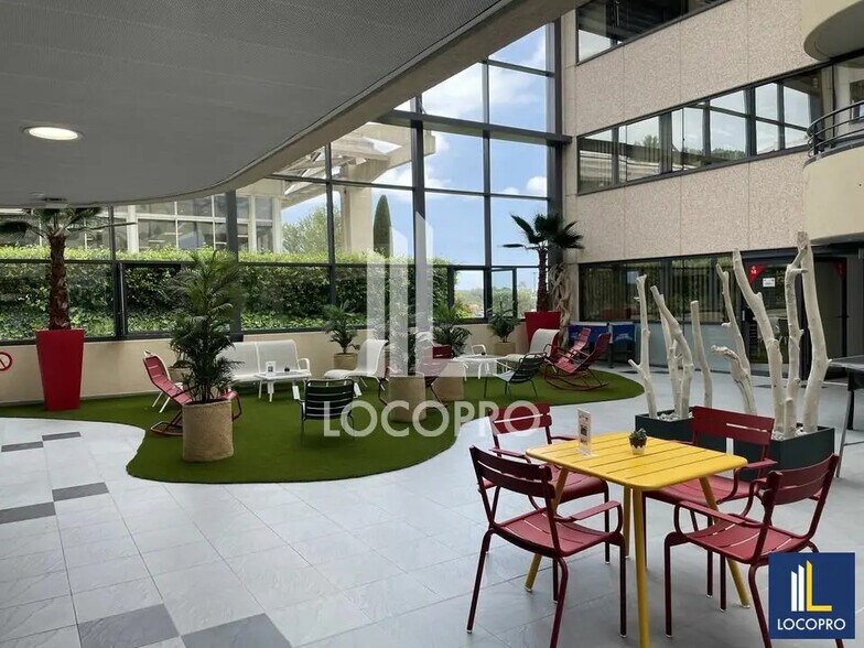 Office in Valbonne to rent - Building Photo - Image 3 of 9