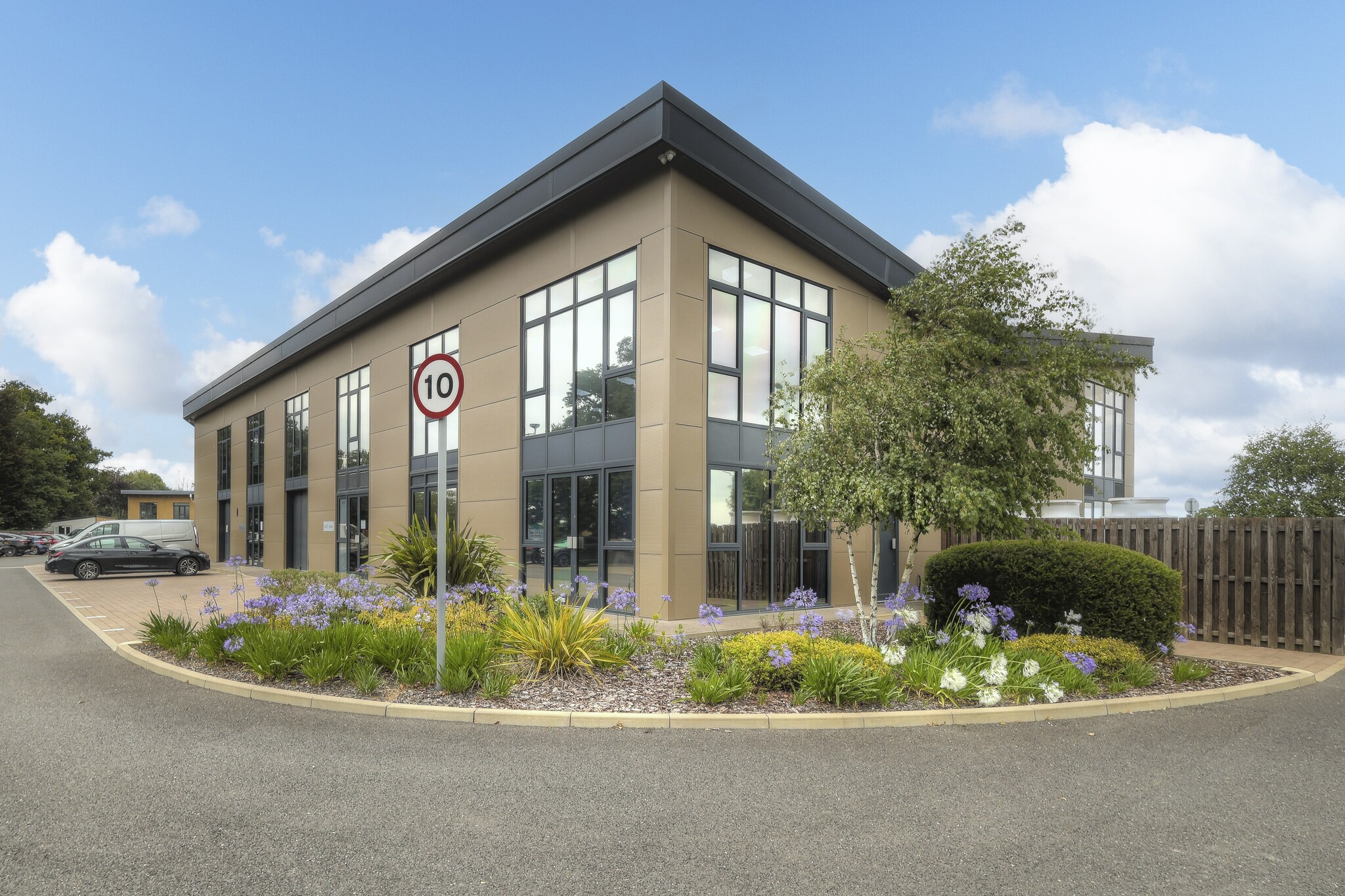 16-17 Broomfield Rd, Colchester to rent Building Photo- Image 1 of 6