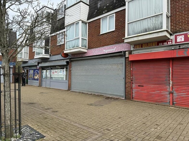 2 The Bay, Gravesend to rent - Building Photo - Image 2 of 2