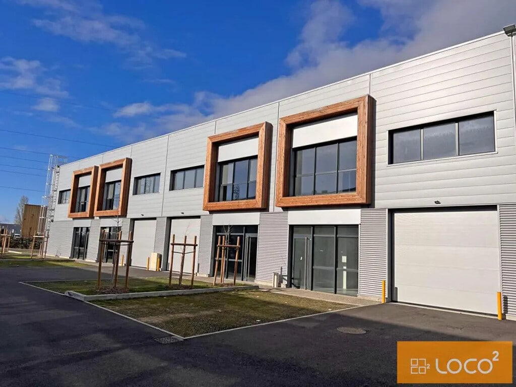 Location Local d'activités 592 m² - Photo 1