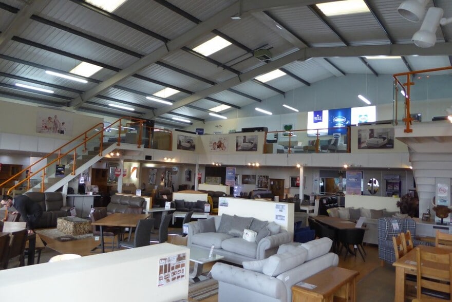 Heol Parc Mawr, Llanelli to rent - Interior Photo - Image 2 of 7