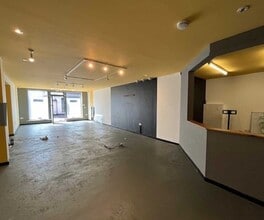 Wick Ln, Christchurch to rent Interior Photo- Image 2 of 3