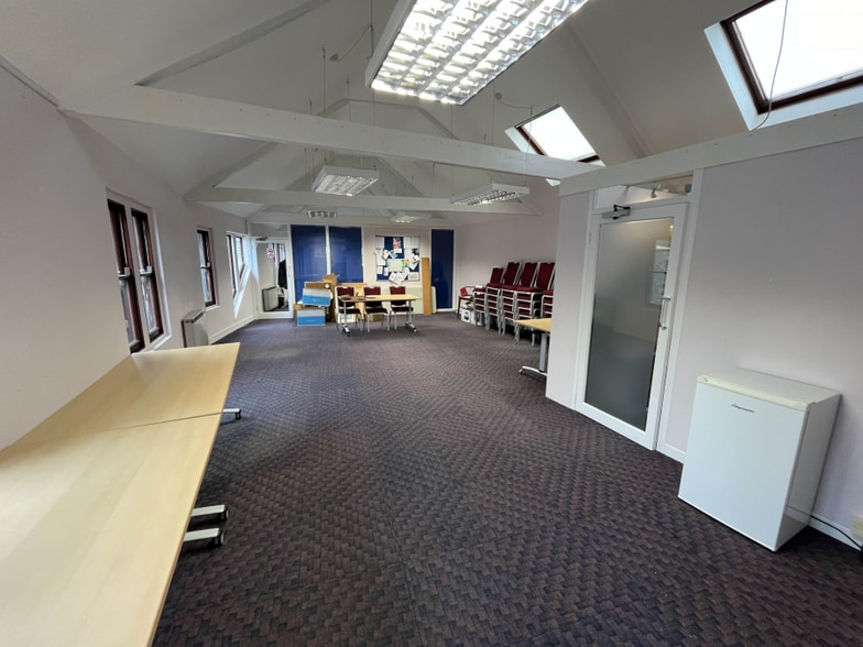 10 St Mary Street Mews, Truro to rent - Interior Photo - Image 2 of 3