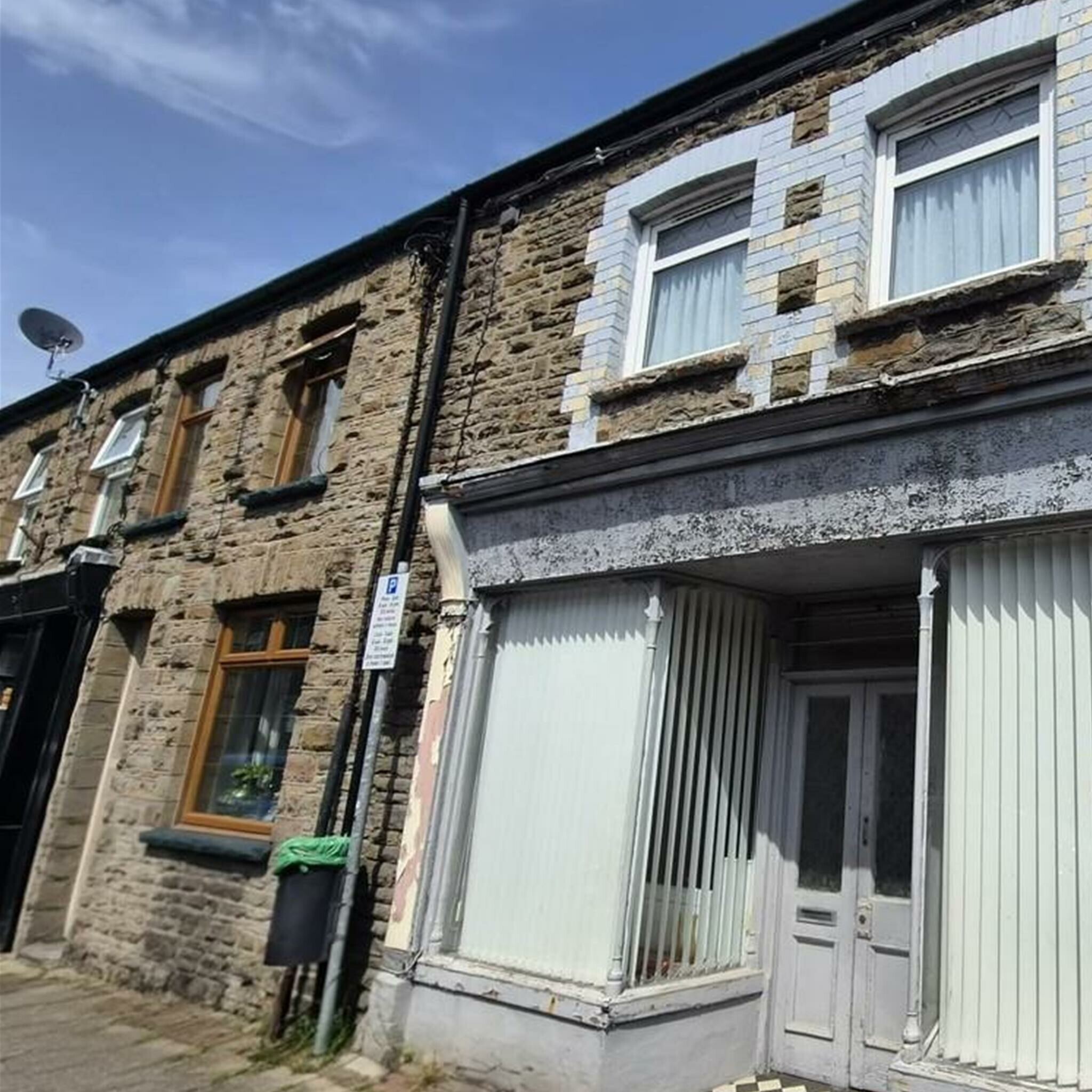 35 Robert St, Ynysybwl for sale Primary Photo- Image 1 of 5