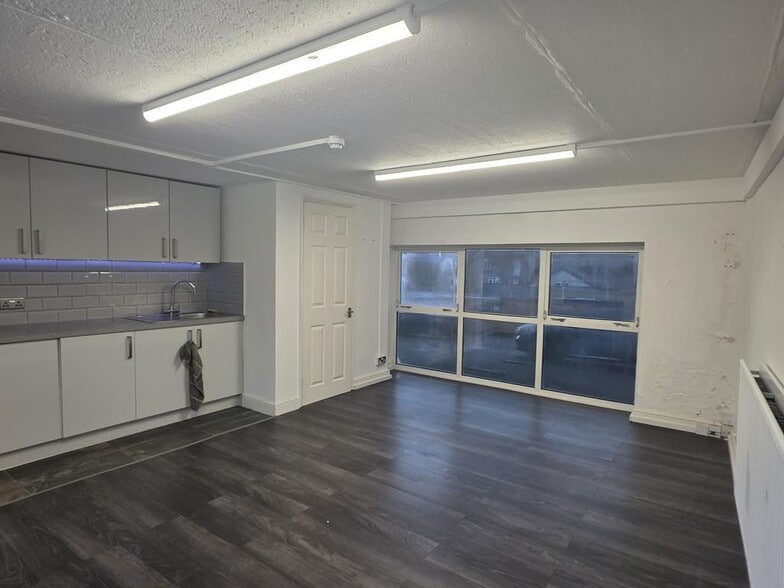 16-18 Pampisford Rd, Purley to rent - Building Photo - Image 2 of 19