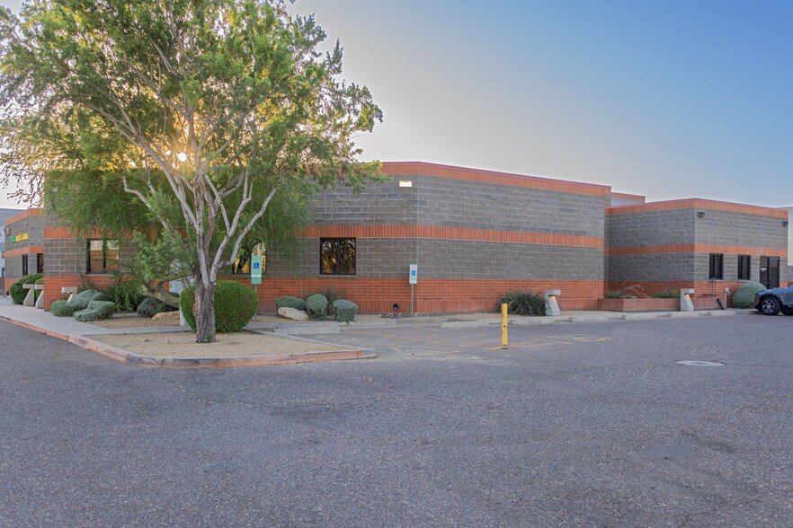 7678 E Greenway Rd, Scottsdale, AZ for rent - Building Photo - Image 1 of 4