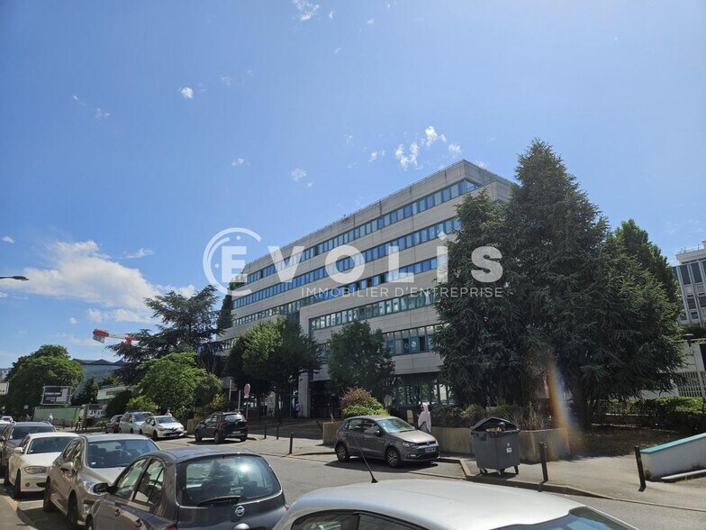 Office in Massy to rent - Building Photo - Image 1 of 10