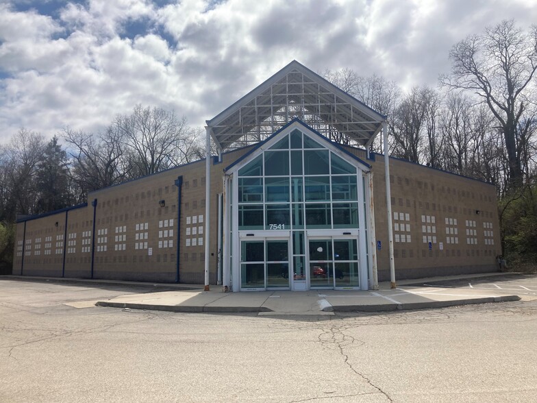 7541 N Main St, Dayton, OH for rent - Building Photo - Image 1 of 5