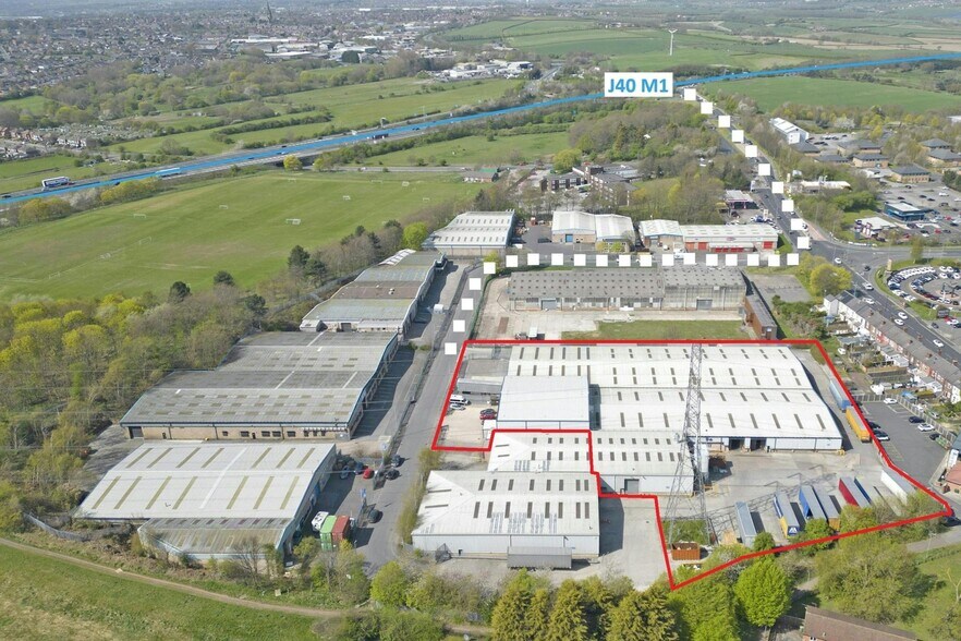 Roundwood Park, Ossett to rent - Building Photo - Image 2 of 6