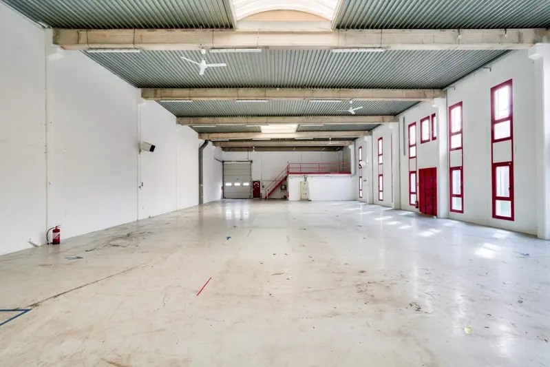 Location Entrepôt 550 m² - Photo 1