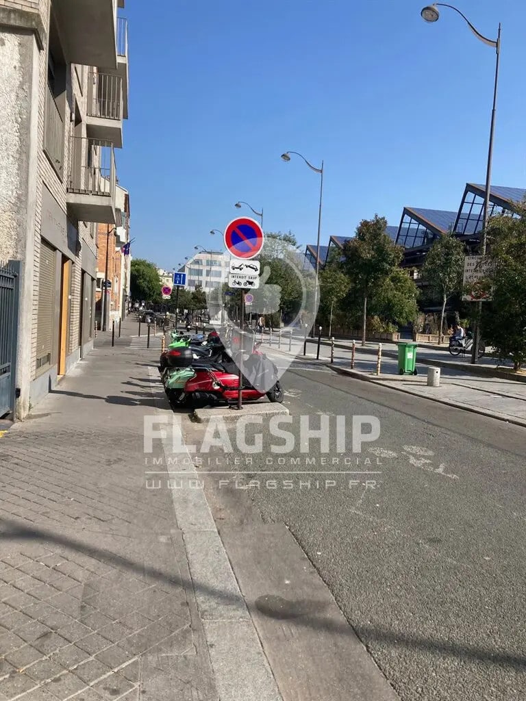 Location Commerce 1 042 m² - Photo 1