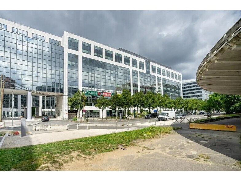 6 Avenue Montaigne, Noisy-le-Grand to rent - Building Photo - Image 3 of 28