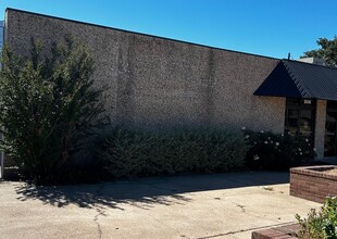 206-212 W San Augustine St, Deer Park, TX for rent Building Photo- Image 1 of 4