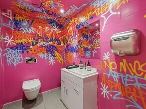 Holywell Ln, London to rent Interior Photo- Image 2 of 8