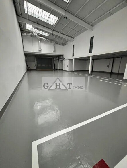 Industrial in Villeneuve-la-Garenne to rent - Interior Photo - Image 2 of 16