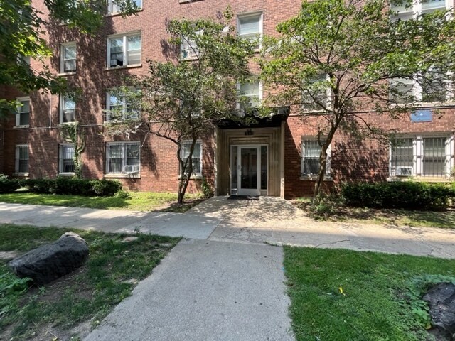 7270 S South Shore Dr, Chicago, IL to rent Primary Photo- Image 1 of 21