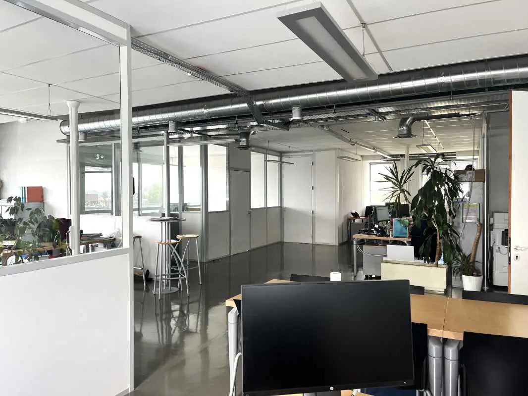 Office in Lyon to rent Interior Photo- Image 1 of 16