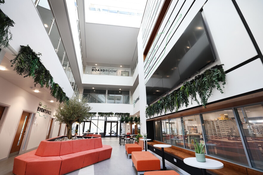 31 Russell St, Liverpool to rent - Lobby - Image 3 of 17