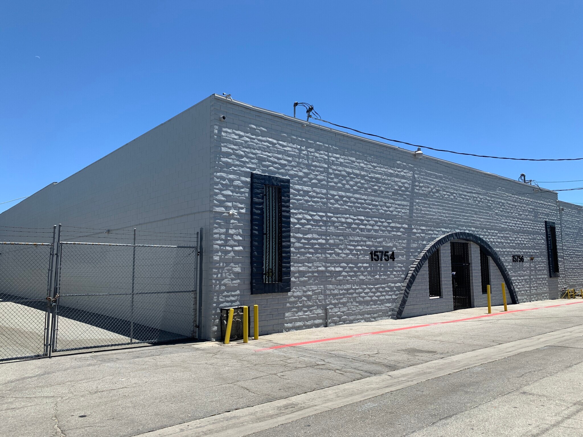 15754-15756 Arminta St, Van Nuys, CA for sale Building Photo- Image 1 of 1