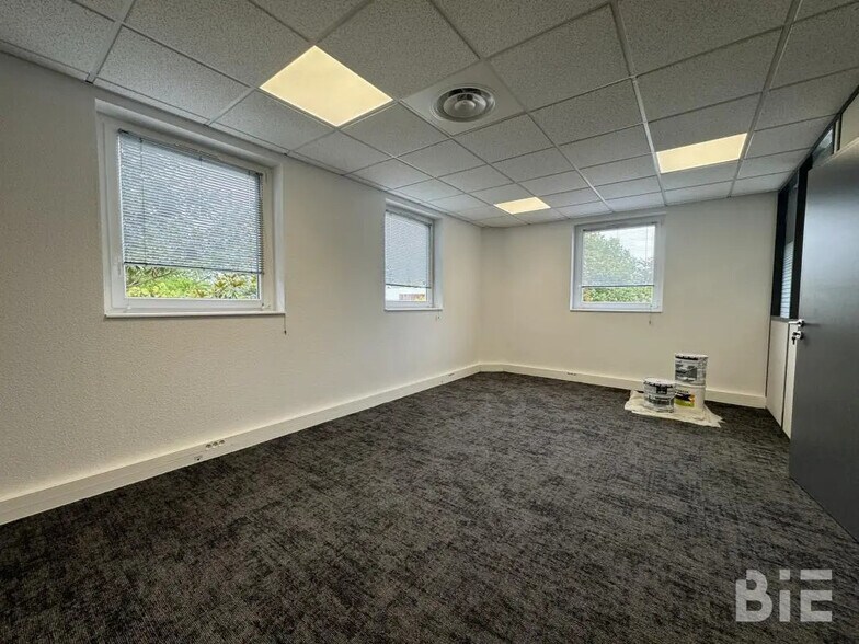 Office in Mérignac to rent - Interior Photo - Image 2 of 6