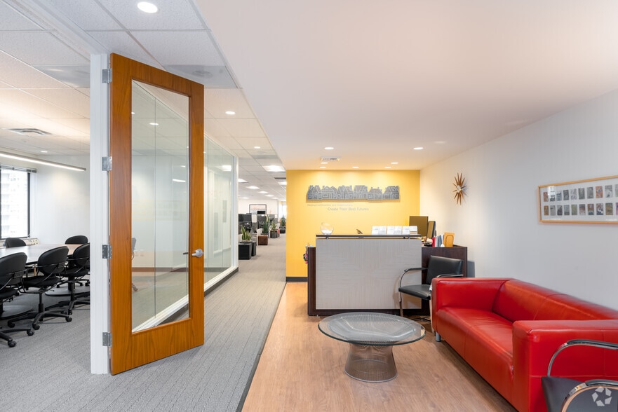 2200 6th Ave, Seattle, WA to rent - Interior Photo - Image 2 of 30