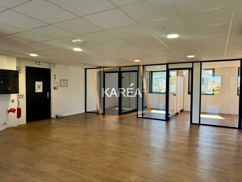 Office in Mareuil-lès-Meaux to rent - Interior Photo - Image 2 of 5