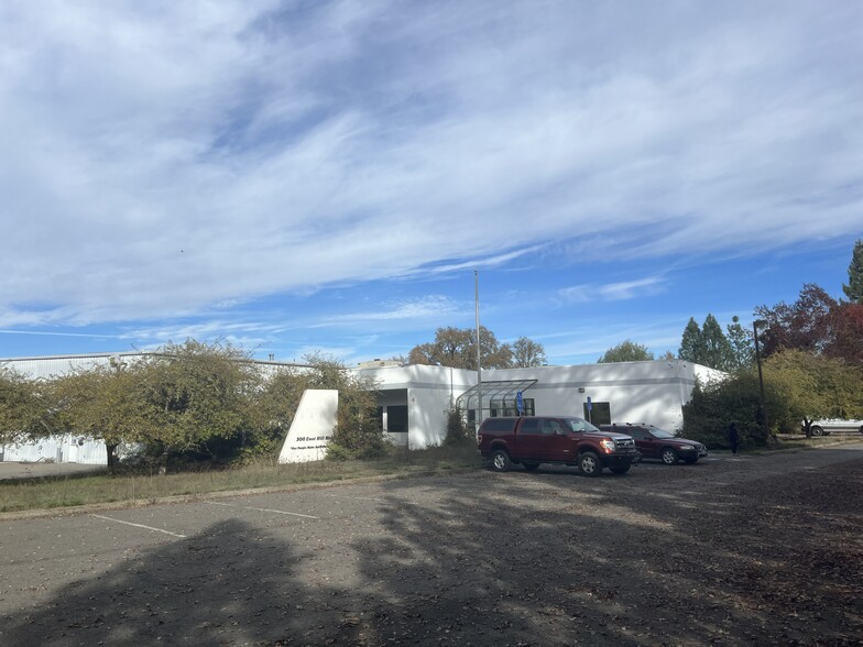 300 E Hill Rd, Willits, CA for rent - Building Photo - Image 2 of 5