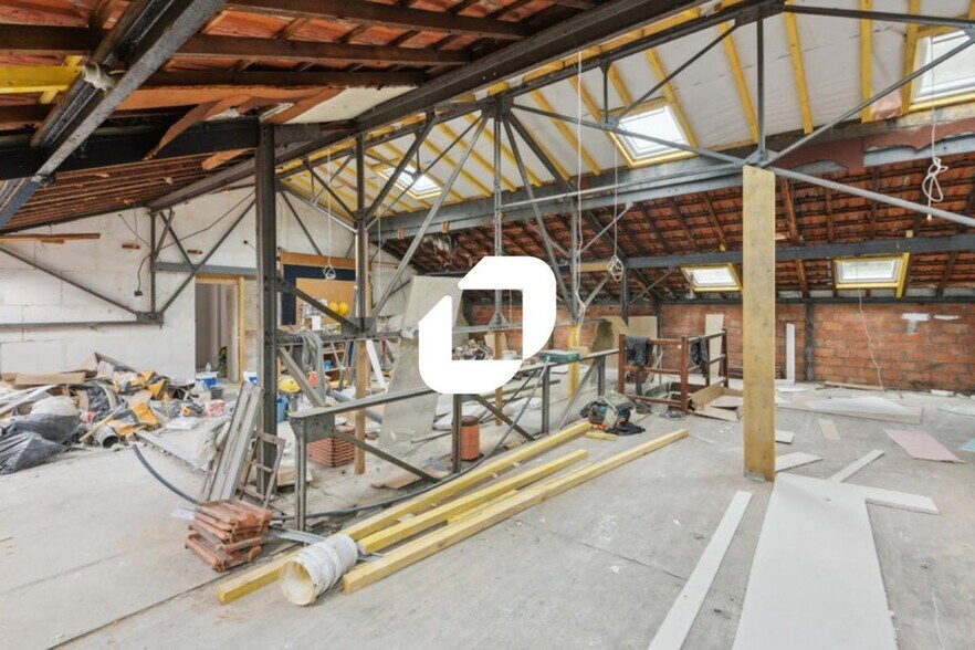 Light Industrial in Cachan to rent - Interior Photo - Image 1 of 12
