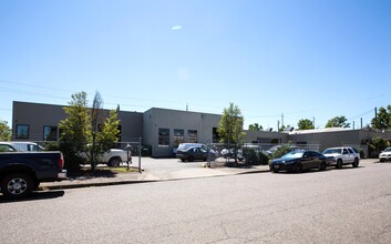 1700 SE Grand Ave, Portland, OR for rent Building Photo- Image 1 of 6