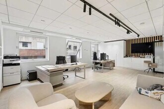 13 Bis Rue De L'Abreuvoir, Courbevoie to rent Interior Photo- Image 2 of 11