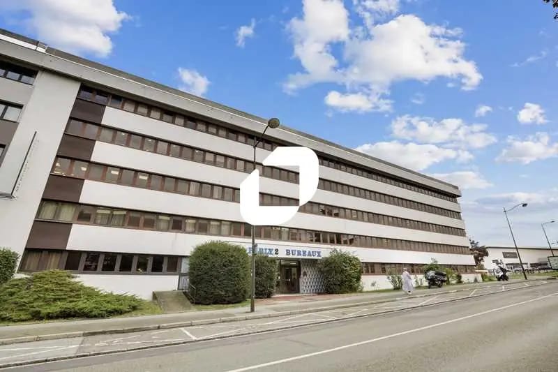 2 Rue De Marly Le Roi, Le Chesnay-Rocquencourt to rent Primary Photo- Image 1 of 29
