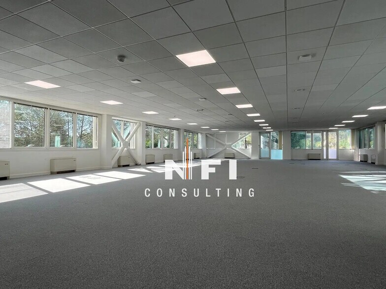 Office in Valbonne to rent - Building Photo - Image 3 of 9