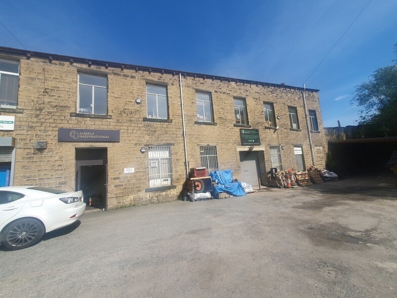 Huddersfield Rd, Holmfirth to rent - Building Photo - Image 1 of 3