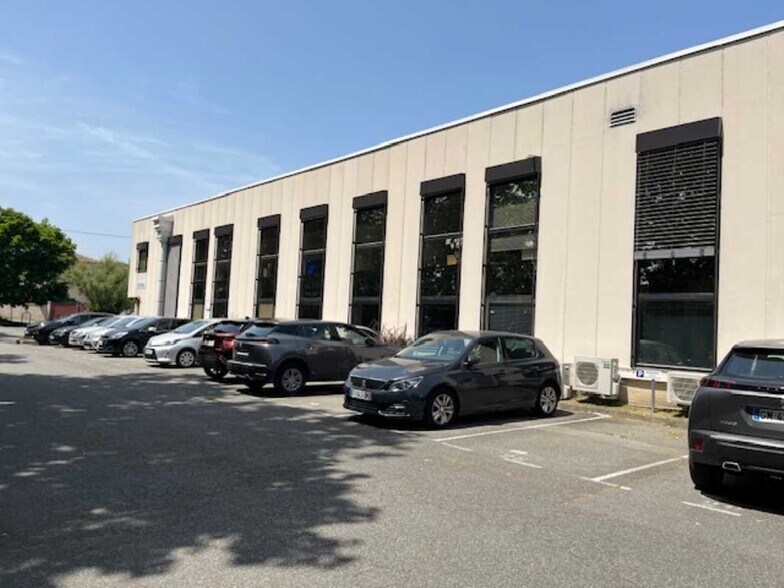 Light Industrial in Toulouse to rent - Building Photo - Image 2 of 12