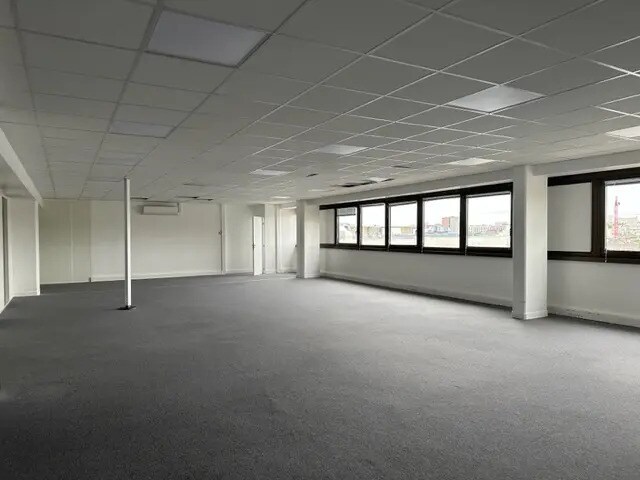 Office in Ivry-Sur-Seine to rent Interior Photo- Image 1 of 6